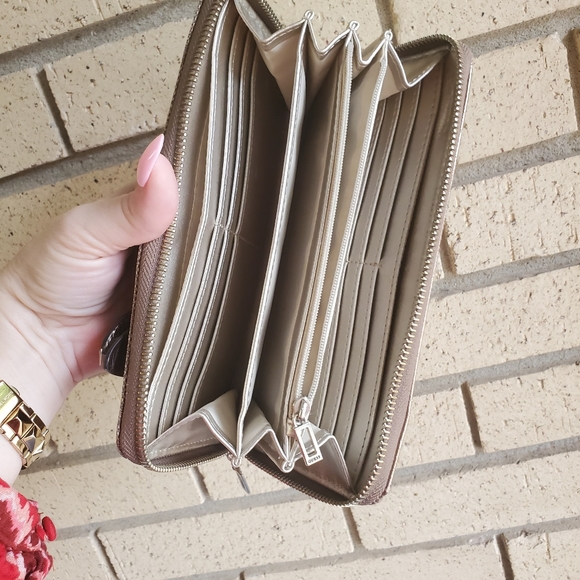 GUESS "Sibyl" Large Zip Around Wallet - Picture 8 of 9